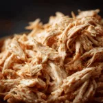 Le poulet effiloché à la mijoteuse, prêt à servir