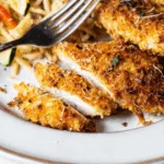 aiguillette de poulet au airfryer servie avec légumes et pâtes