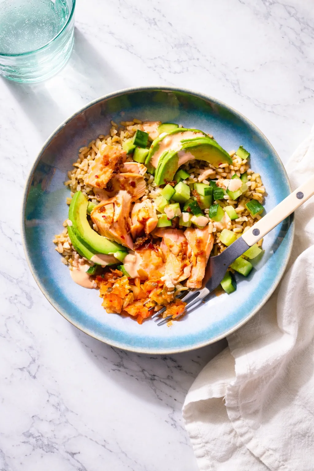 Bowl healthy saumon, riz complet et crudités