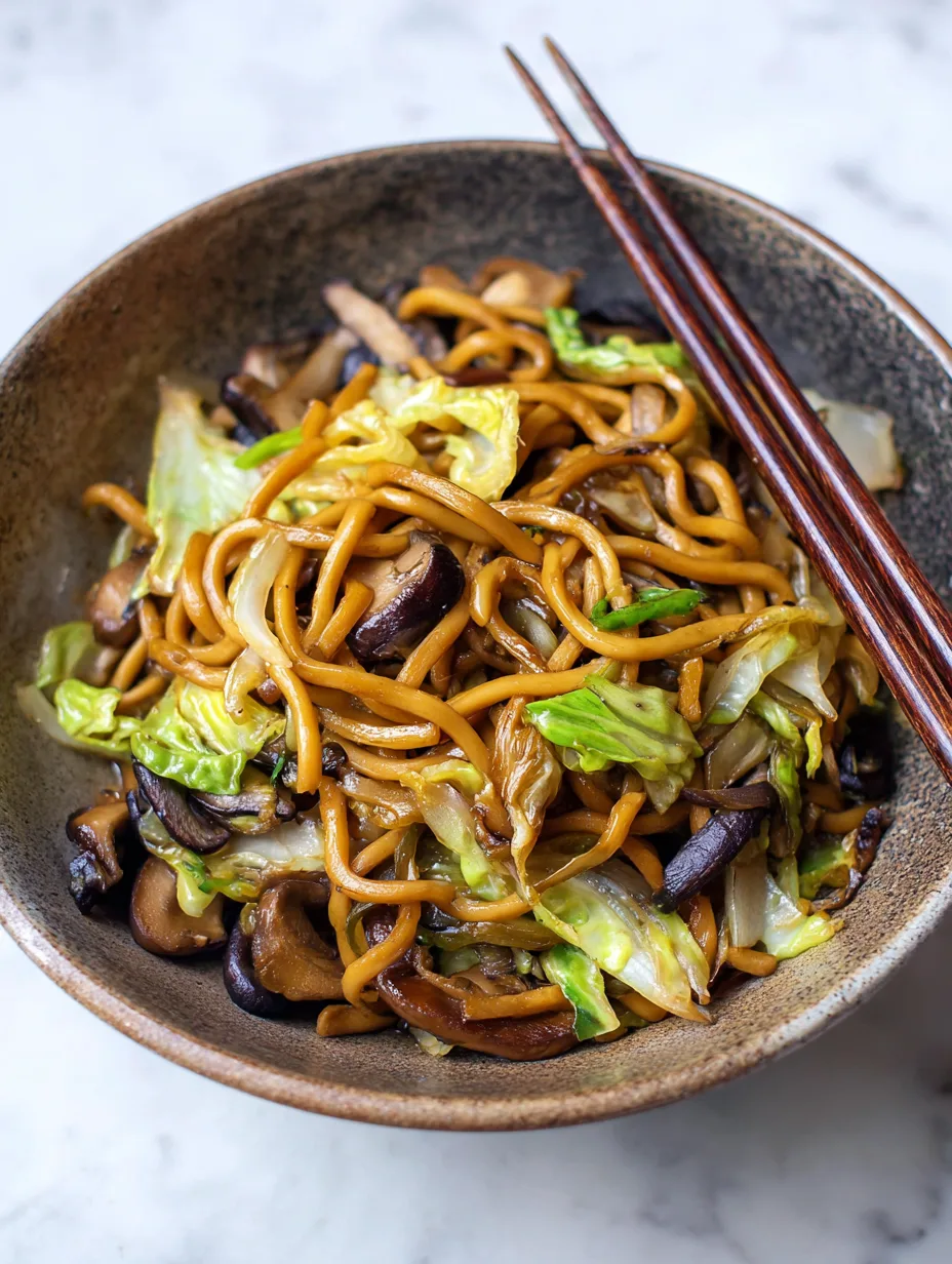 Wok asiatic-hiver : nouilles, chou, champignons