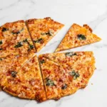 Pizza tortilla au four avec fromage