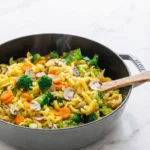 Poêlée réconfortante de spaetzle végétariens aux légumes colorés