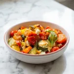 Pommes de terre à la feta végétariennes avec légumes rôtis au four