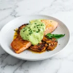 Saumon avec sauce crémeuse à l’avocat