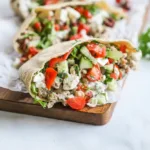 Pita au poulet avec salade de chou au ranch aux herbes