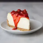 Cheesecake à la fraise avec texture fondante au centre
