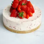 Cheesecake à la fraise pour réunions familiales