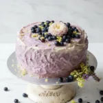 Gâteau étagé aux myrtilles et au citron avec agrumes frais
