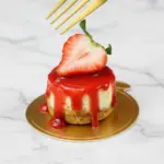 Mini cheesecakes à la fraise avec base de biscuit