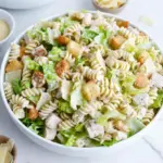 Salade de pâtes César au poulet
