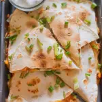 Gratin de quesadilla au poulet buffalo et fromage