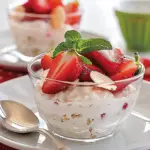 petit-déjeuner facile au fromage cottage , yogourt et fraises