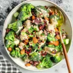 Salade de brocoli vegan avec sauce aux noix de cajou