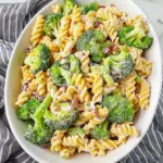 Salade de pâtes au brocoli crémeuse aux herbes